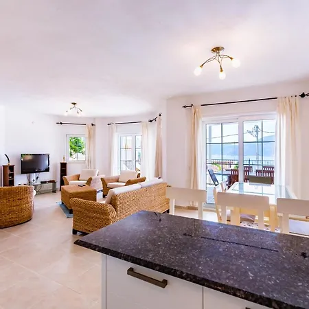 Villa Marley, Sea View, 4 Bedroom, Private Pool *